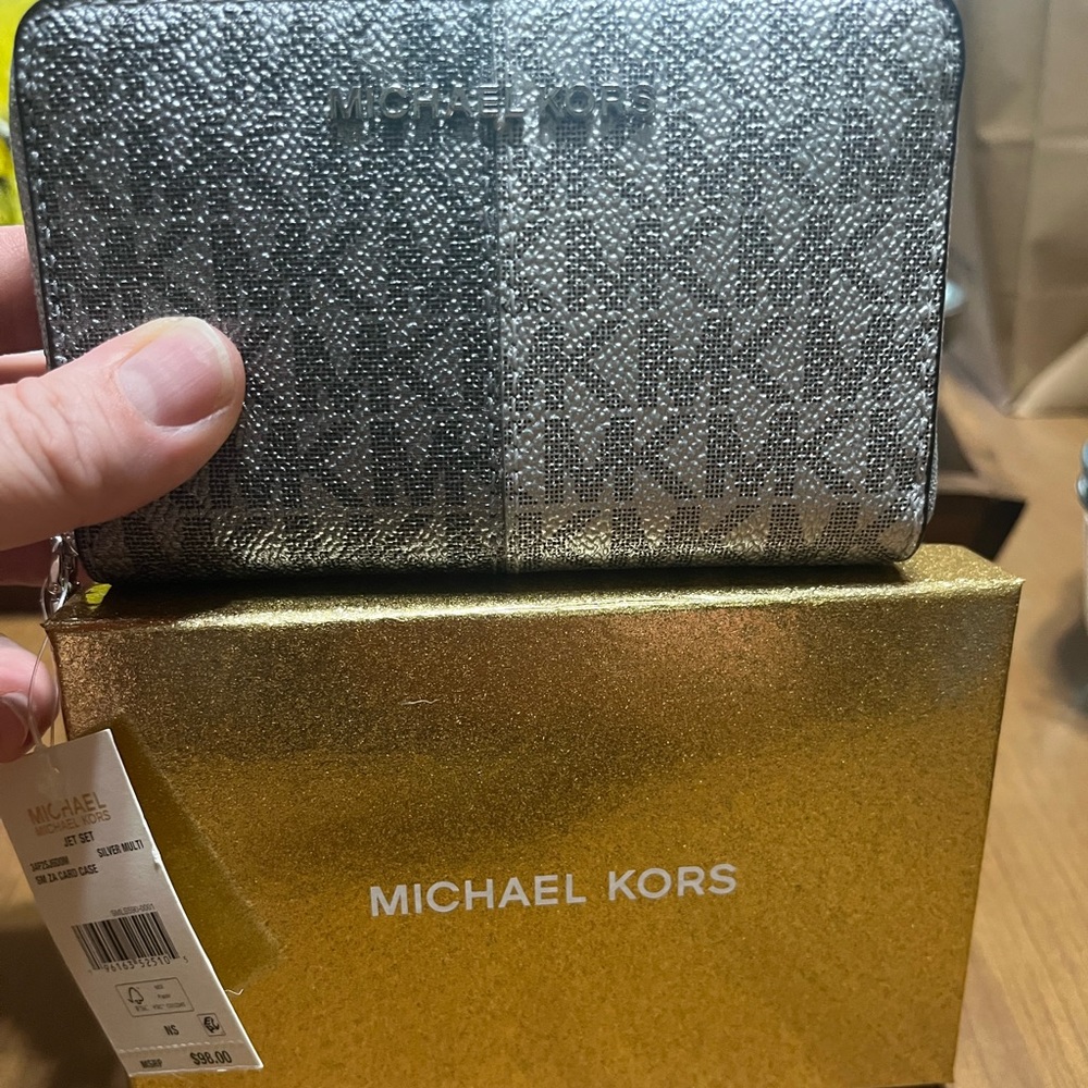 Brandnew Authentic Michael Kors Wallets.